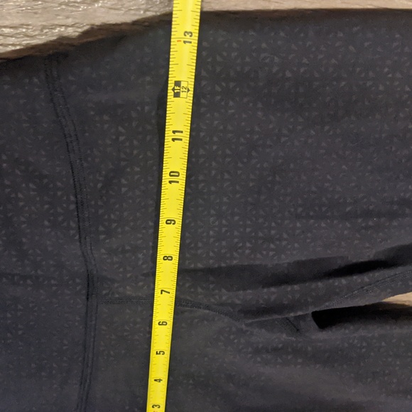 Lululemon black yoga pants - Picture 9 of 10